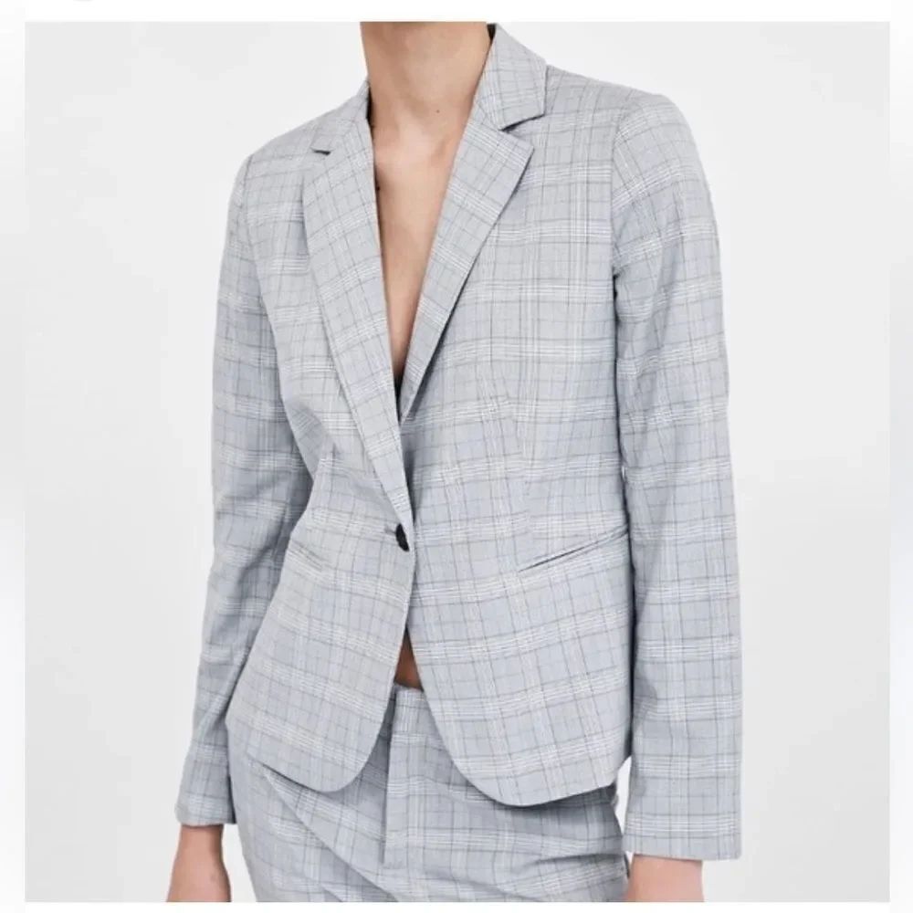 Zara Women’s Blazer with Classic Check Pattern Size 4